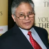 shiv-khera-attends-the-2011-light-of-india-awards-at-the-waldorfastoria-on-april-22-2011-in